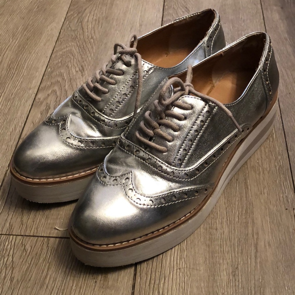 Madden Girl: Silver Platform Oxfords.